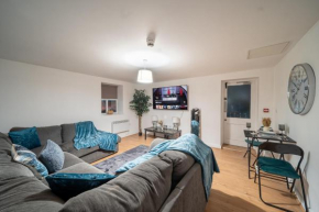 Cozy 2-Bedroom Ground-Floor Apt near Kirkstall Shopping Centre